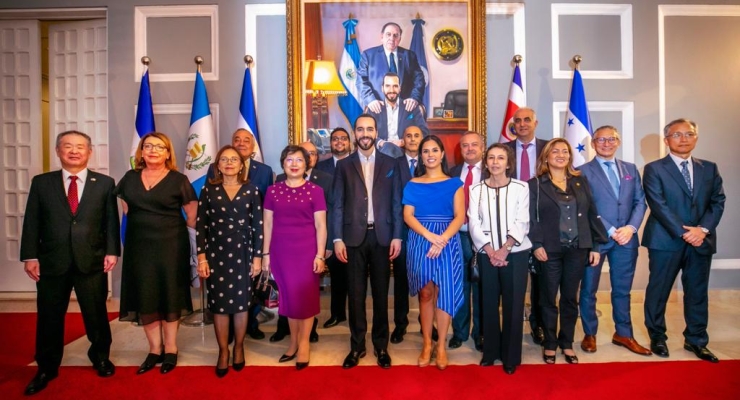 Embajador Carlos Rodríguez Bocanegra acompañó los actos de conmemoración de la Independencia de El Salvador