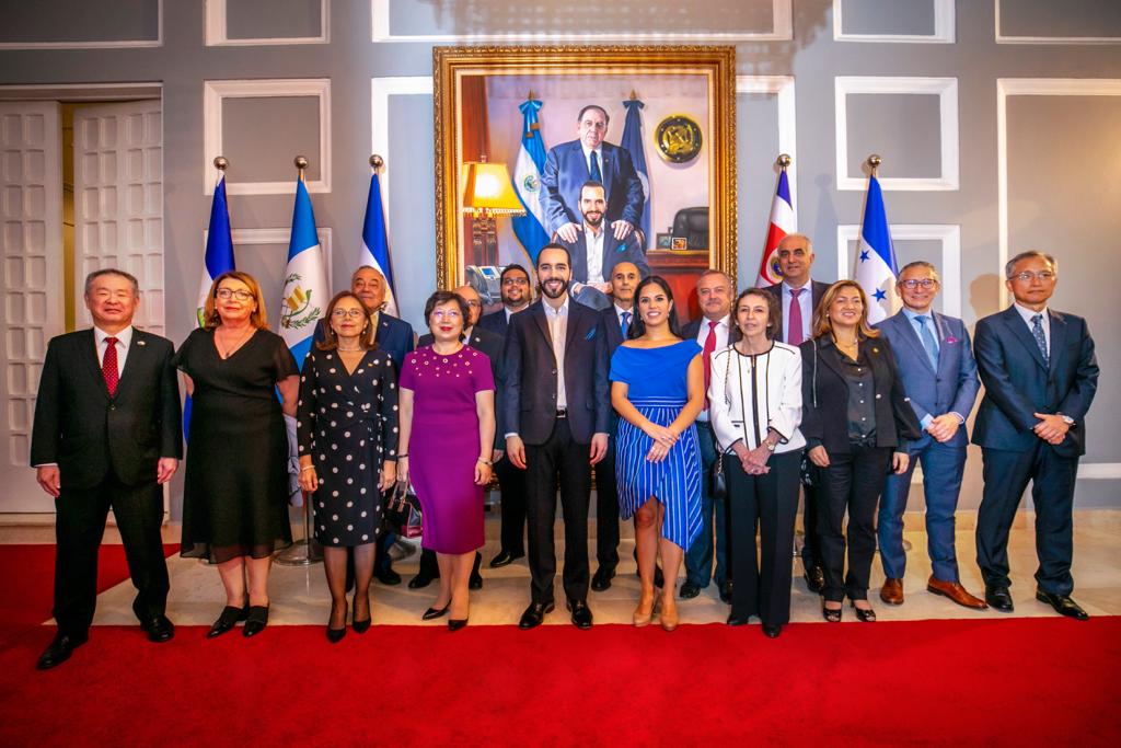 Embajador Carlos Rodríguez Bocanegra acompañó los actos de conmemoración de la Independencia de El Salvador