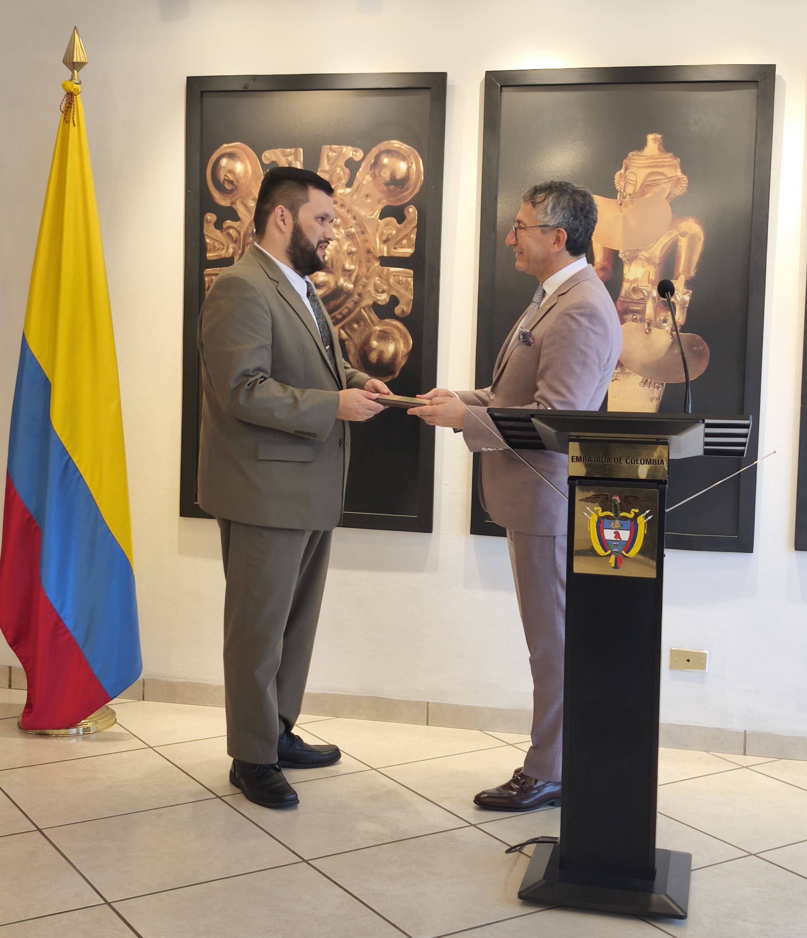 Agradecemos la gestión de nuestro cónsul saliente, Carlos Alberto Barbosa