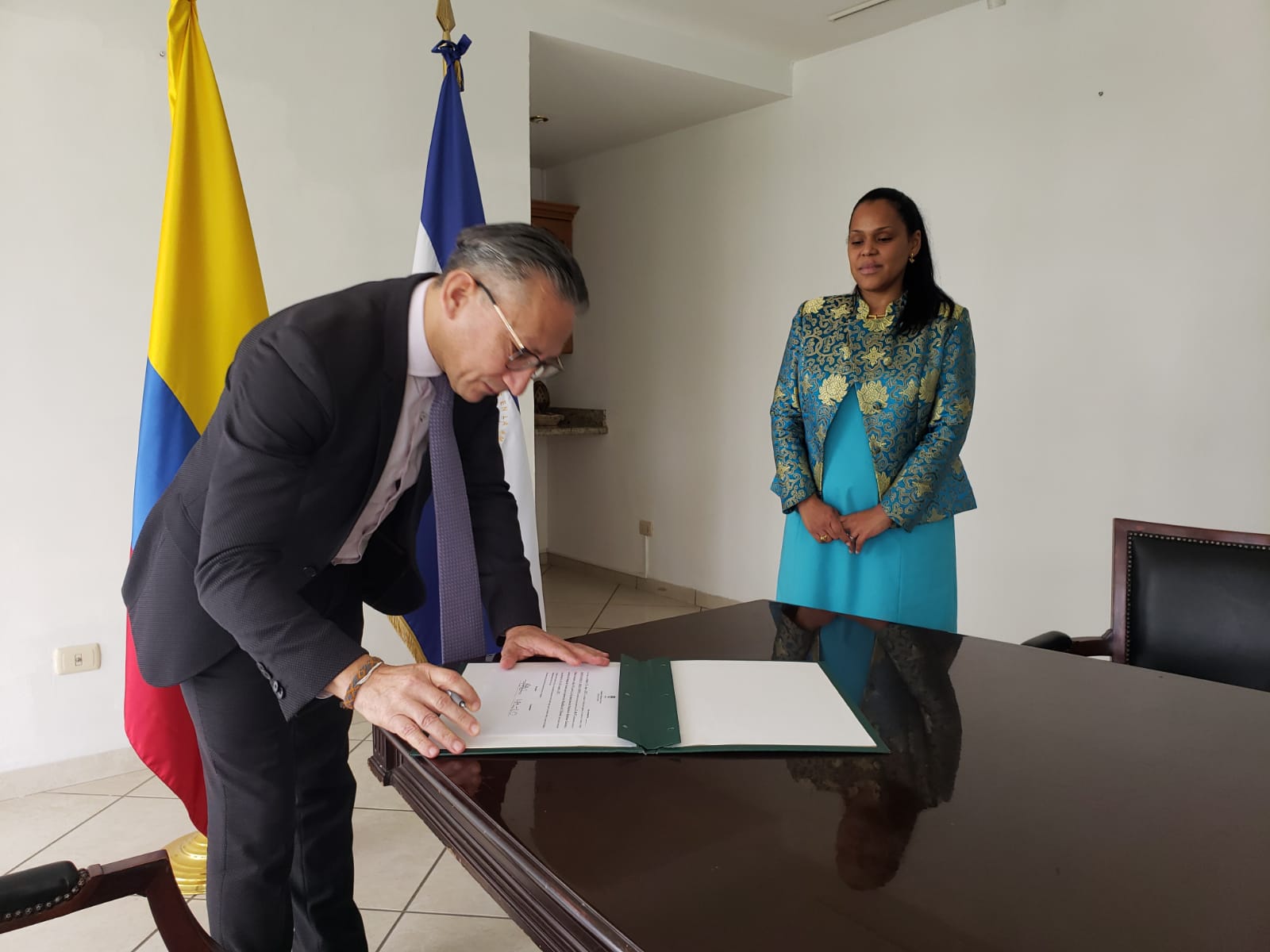 Posesión de Martha Patricia Carrillo Ospina como Ministra Consejera en la Embajada de Colombia en El Salvador