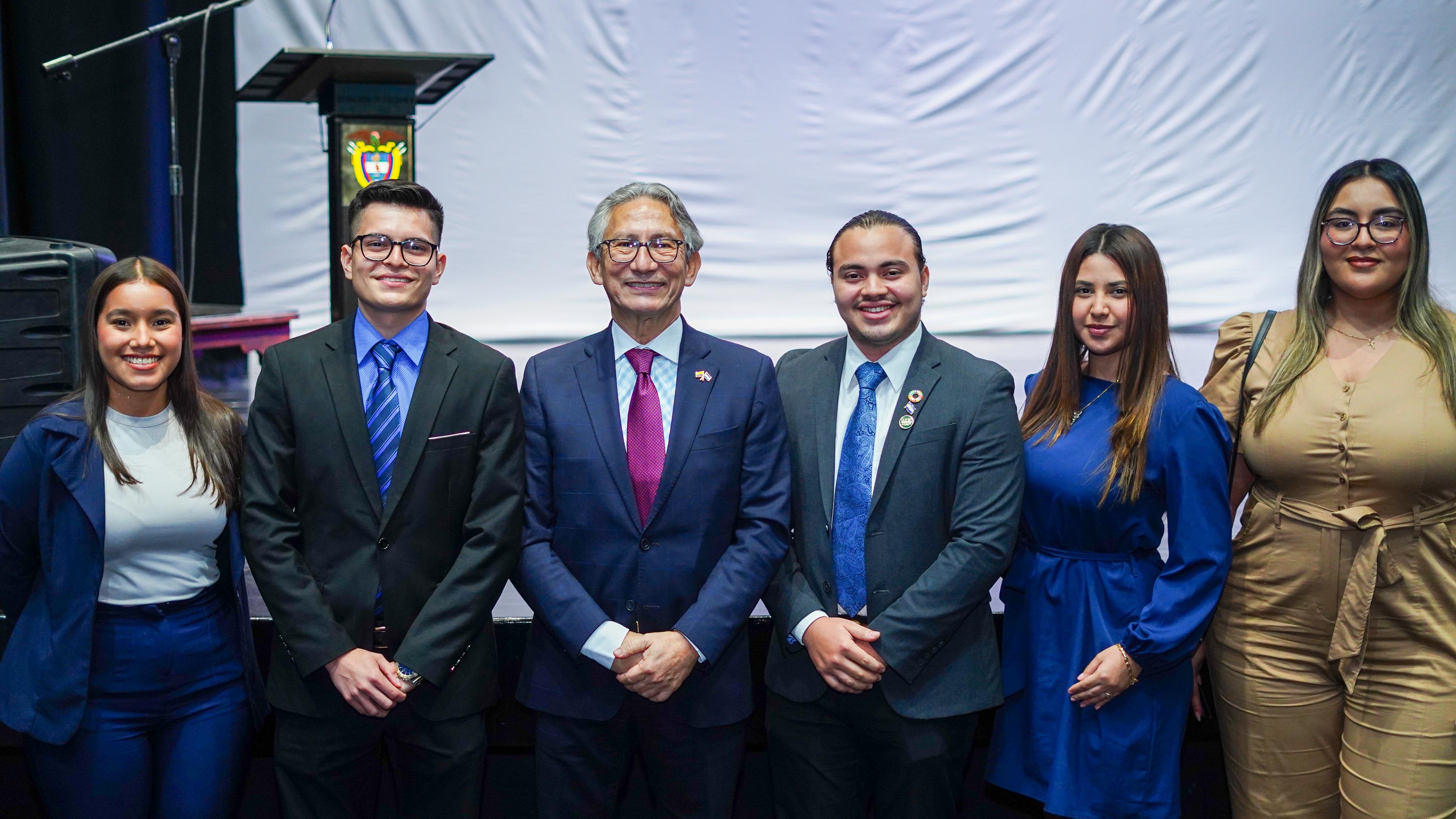 Embajada de Colombia exhibe documental sobre el aporte de su diáspora en El Salvador
