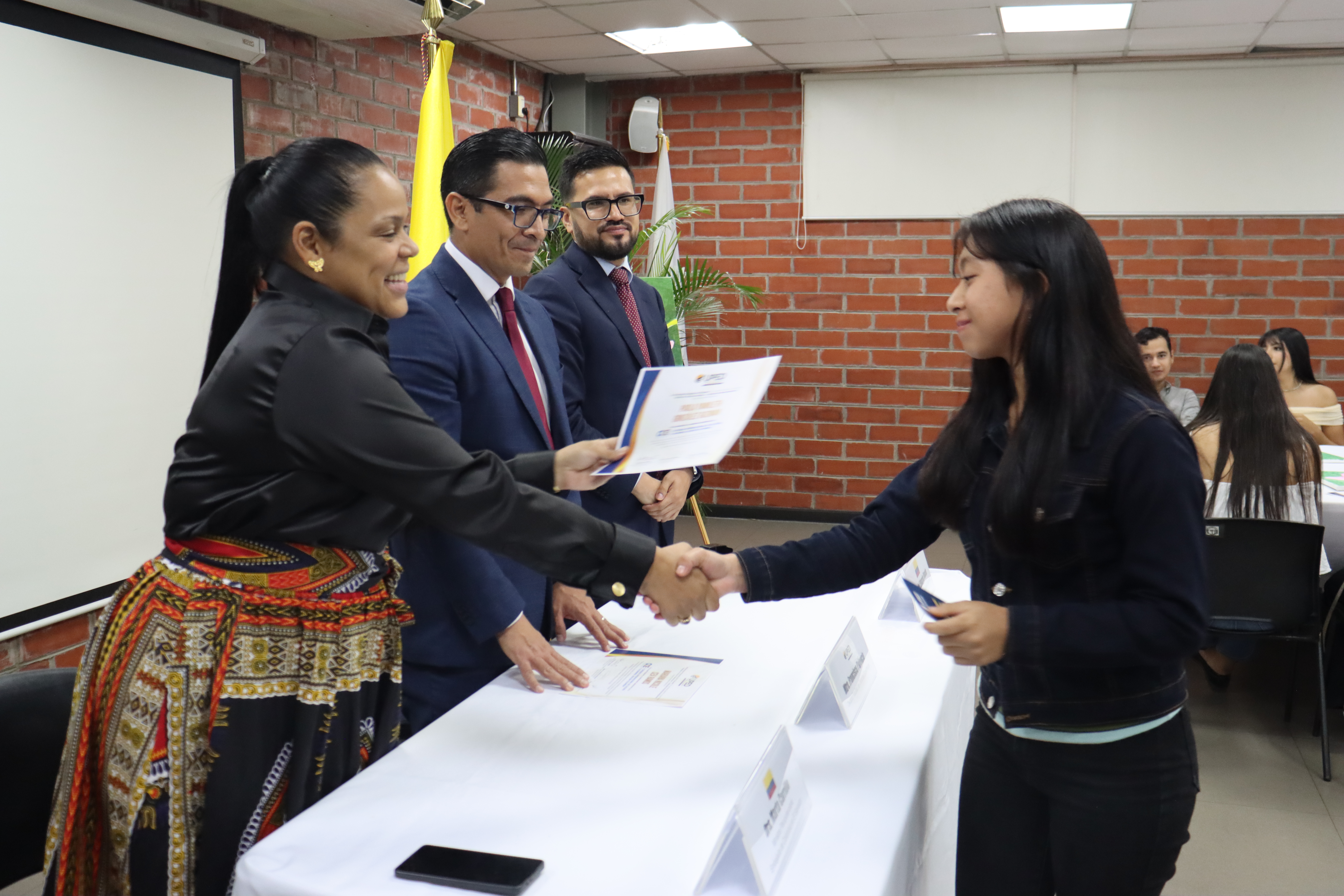 La Embajada de Colombia y la Universidad Pedagógica de El Salvador culminan con éxito la Cátedra Internacional de Cultura y Economía (CICE) – Edición Colombia