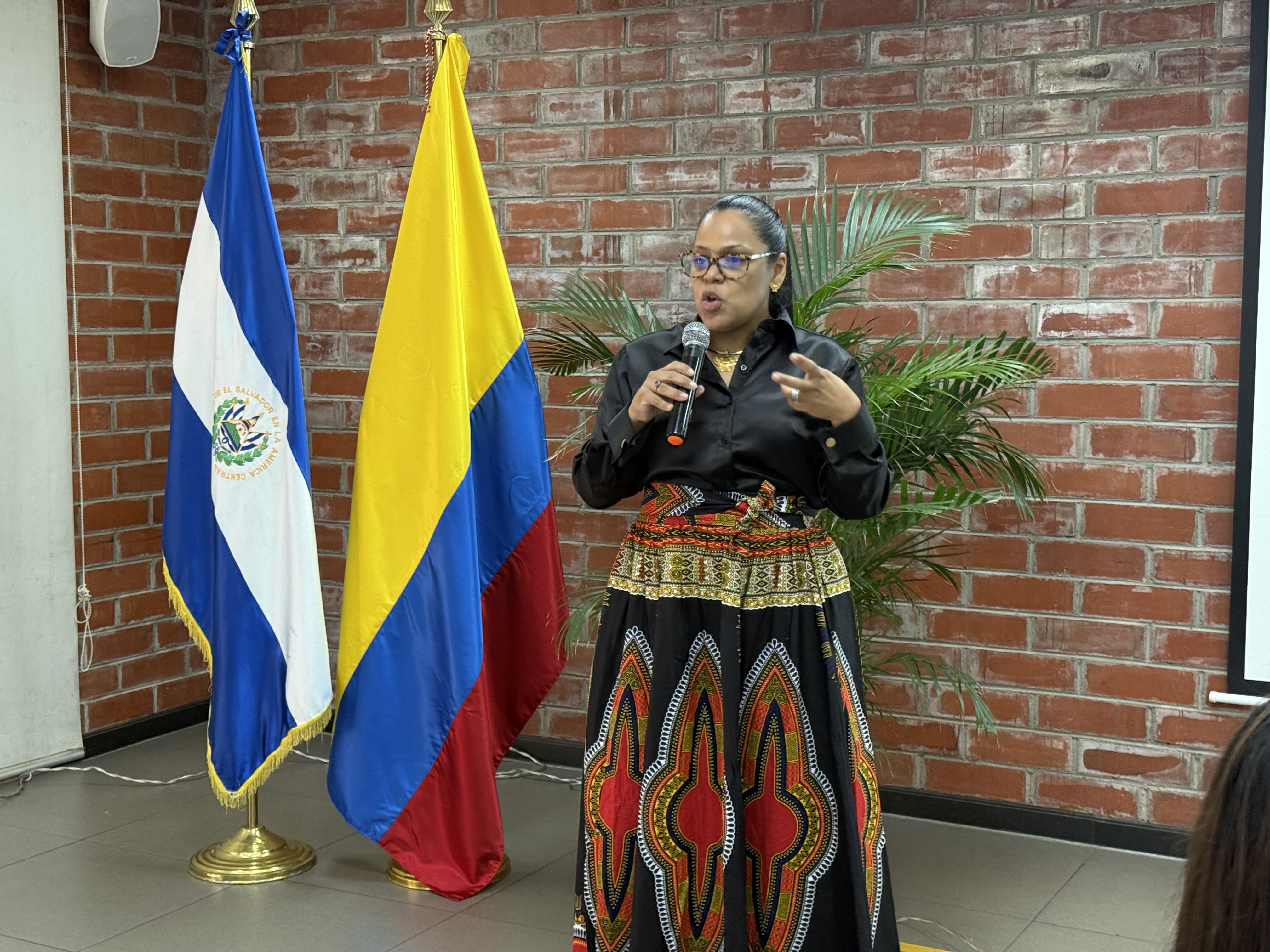 La Embajada de Colombia y la Universidad Pedagógica de El Salvador culminan con éxito la Cátedra Internacional de Cultura y Economía (CICE) – Edición Colombia