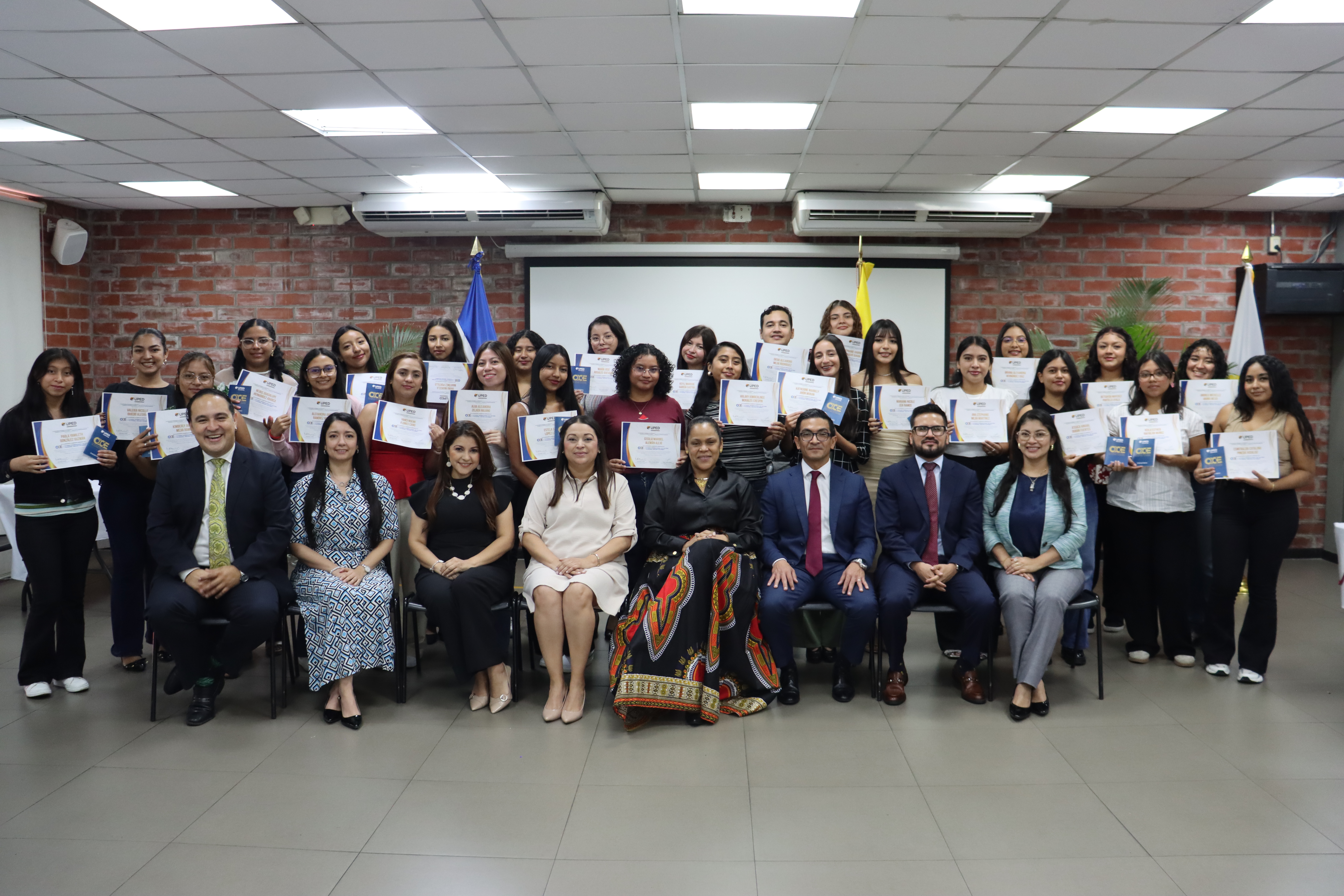 La Embajada de Colombia y la Universidad Pedagógica de El Salvador culminan con éxito la Cátedra Internacional de Cultura y Economía (CICE) – Edición Colombia