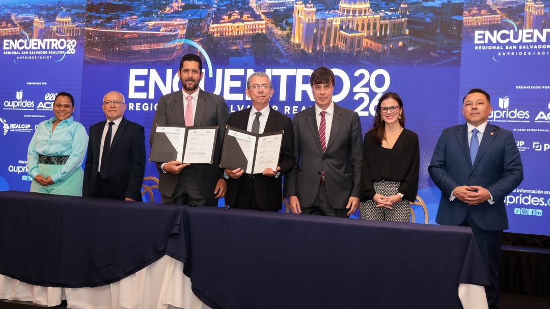 Embajada de Colombia acompañó la firma del convenio marco de cooperación académica entre Auprides y Aciet