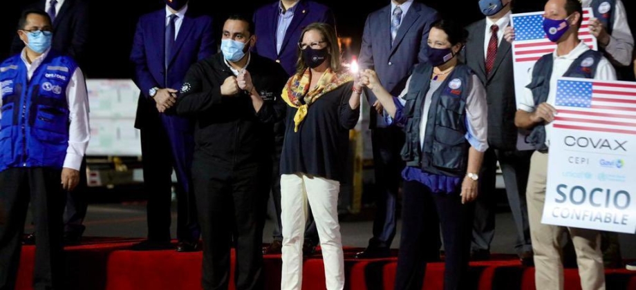 Embajador participó en recepción de donación de vacunas Moderna, por parte de Estados Unidos a la República De El Salvador