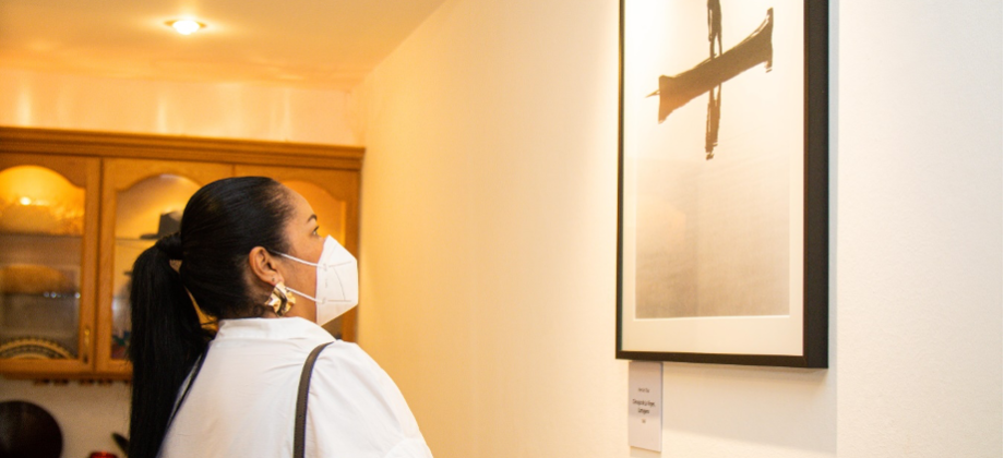 La Embajada de Colombia en El Salvador realizó la exposición fotográfica: “ad memoriam” - Colombia en 25 fotografías
