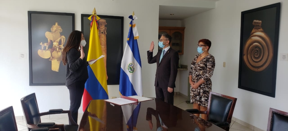 Carlos Rodriguez Bocanegra tomó posesión Embajador de Colombia 