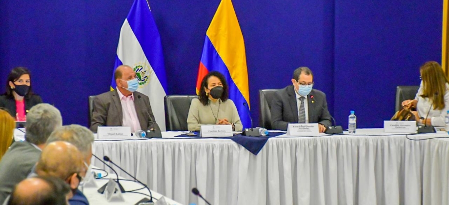 Reunión entre la Embajada de Colombia, el gabinete económico del Gobierno de El Salvador y el Consejo Empresarial colombo salvadoreño