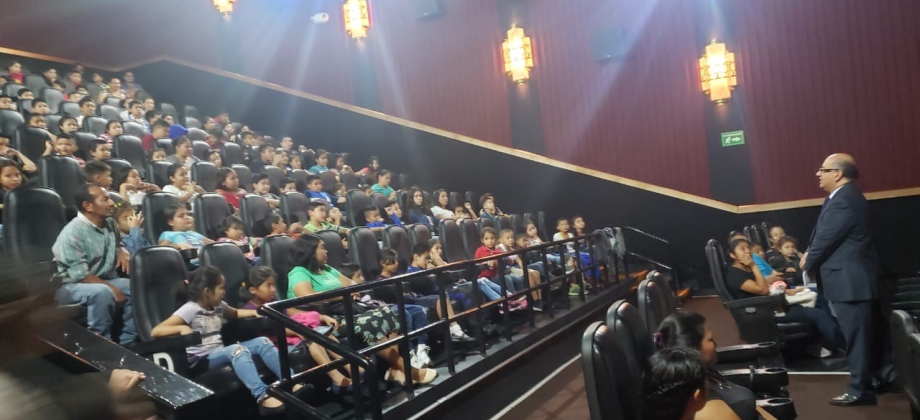 Embajada en El Salvador presentó el largometraje: “El libro de Lila”