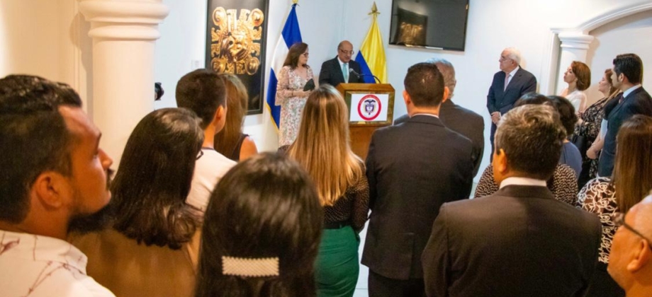 Embajada de Colombia en El Salvador inauguró su galería de arte con la exposición de fotografías