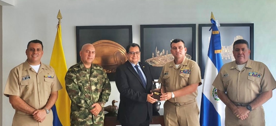 Embajador de Colombia en El Salvador se reunió con representantes de Cotecmar