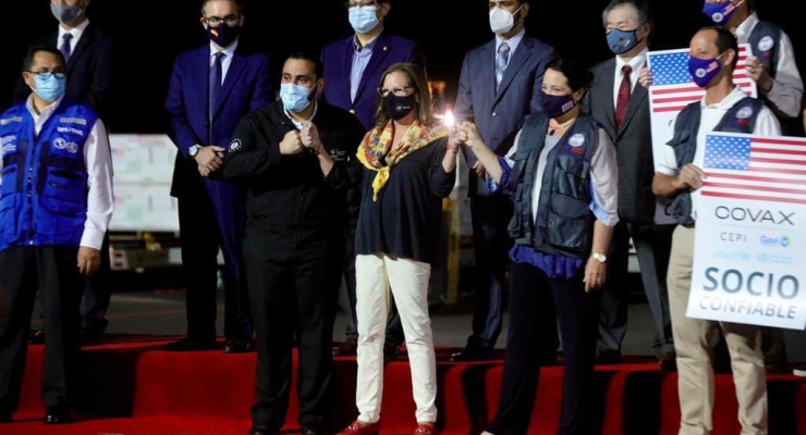 Embajador participó en recepción de donación de vacunas Moderna, por parte de Estados Unidos a la República De El Salvador
